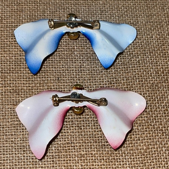 Vintage 70’s (2) Bow Pins Brooches Jewelry Great Condition Red Blue Gold - Picture 6 of 9